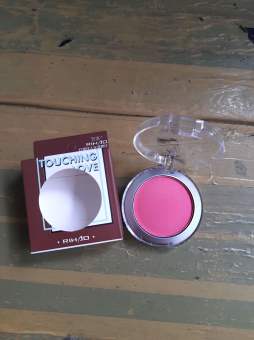 Phấn Má Hồng Touching Love kèm cọ và gương