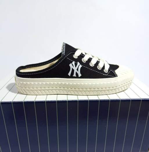 Giày Sục Nữ MLB PLAYBALL MULE NEW YORK YANKEES BLACK