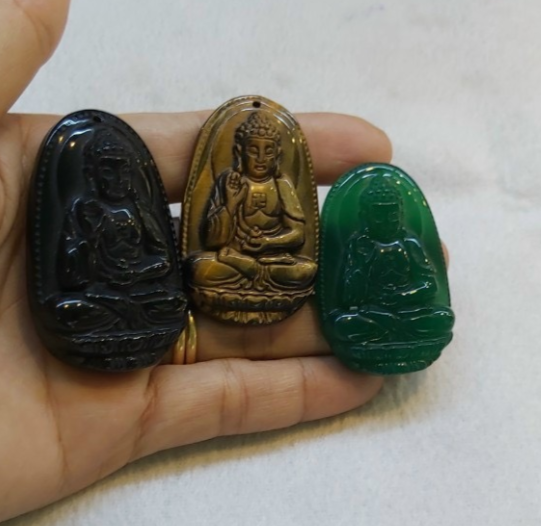Mặt dây chuyền phật bản mệnh a di đà đá mã não -đá tự nhiên cho tuổi tuất tuổi hợi.
