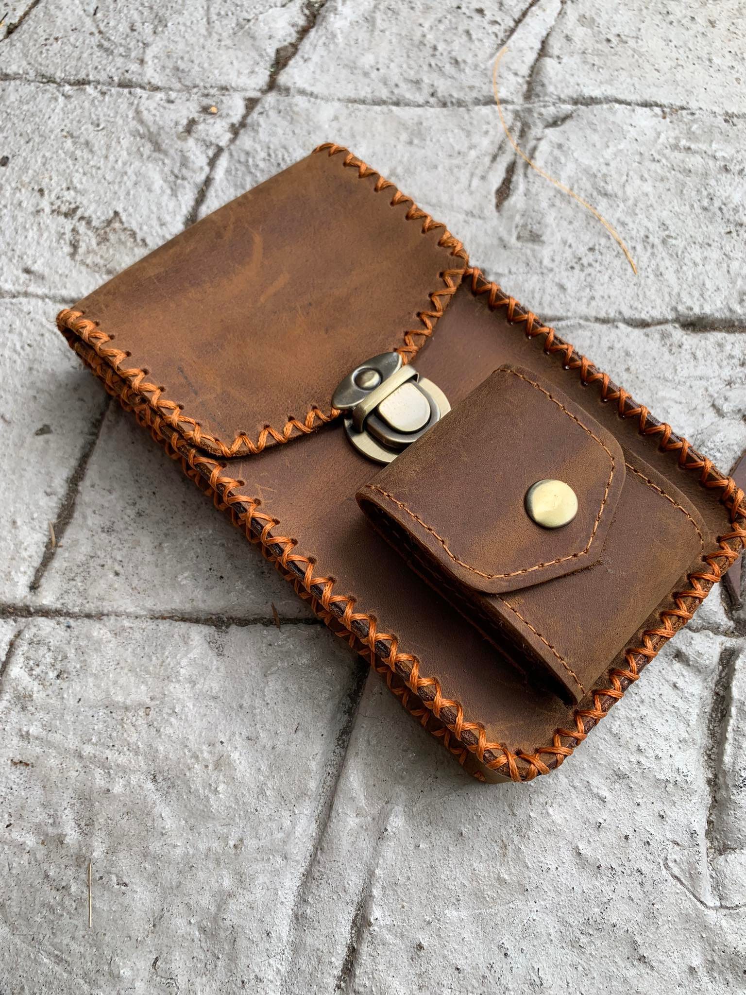 Bao da điện thoại kèm zippo tiện lợi