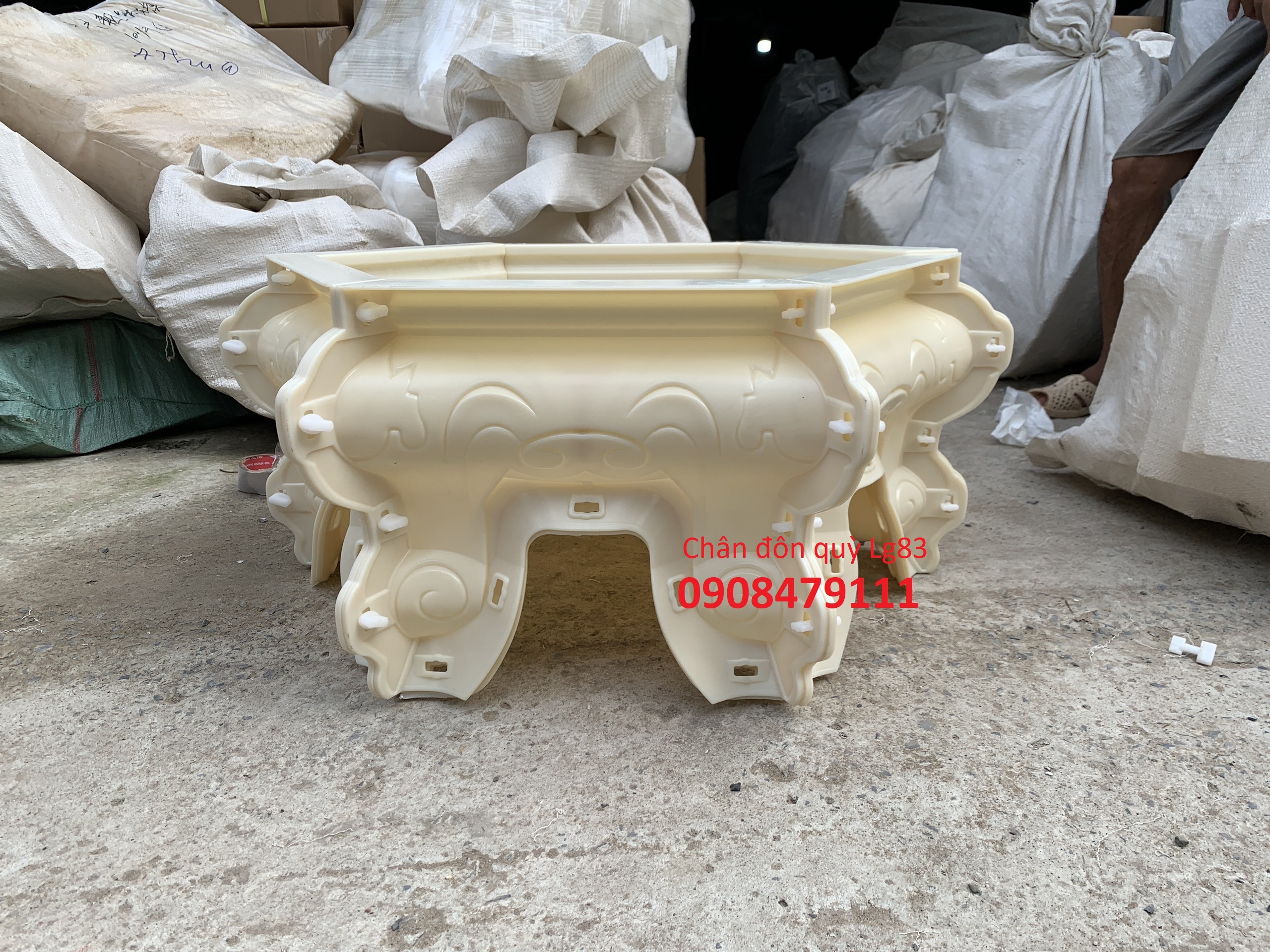 KHUÔN ĐÔN CHÂN QUỲ DÙNG CHO LỤC GIÁC 80-83-85 ABS
