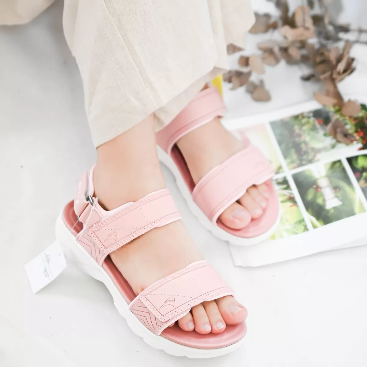 Xăng đan nữ deg008000, kiểu dáng cực đẹp, nhẹ, và rất bền; cỡ 35-39