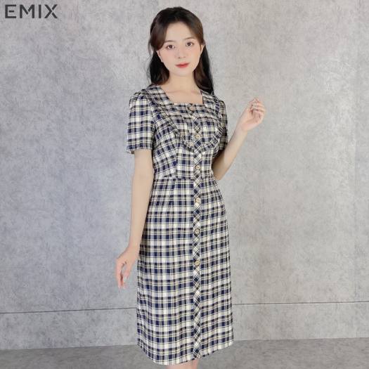 Váy đầm nữ kẻ caro đẹp thiết kế cổ vuông cúc dọc thân màu đen EMIX