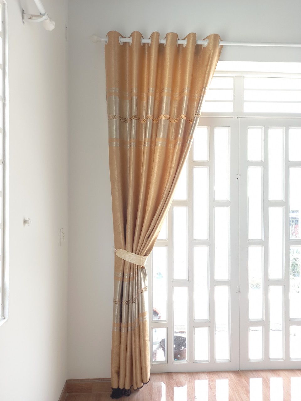 Rèm cửa phòng khách vừa cửa rộng 3m đến 3m50 và cao 2m60