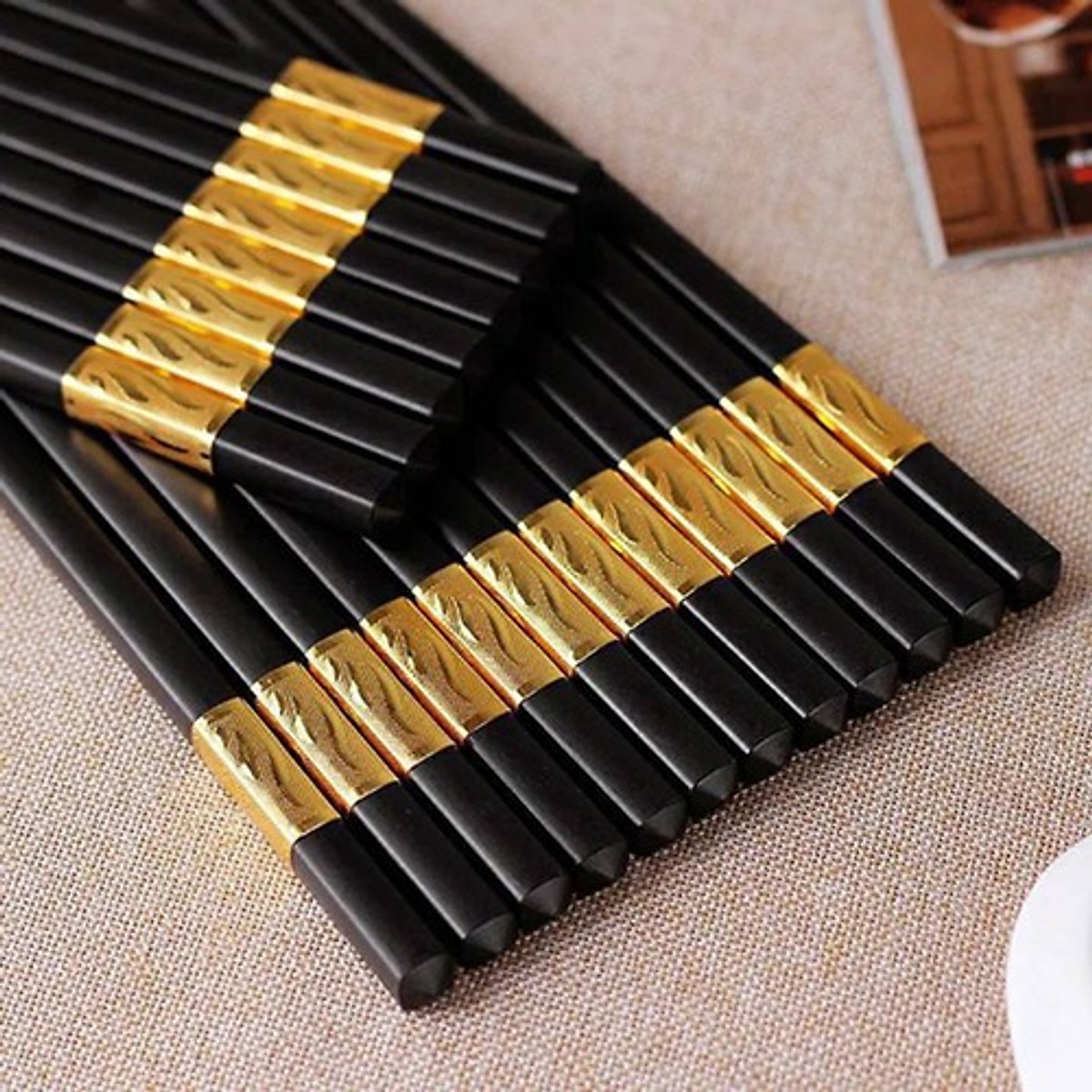 Hộp 10 Đôi đũa ăn đầu bọc vàng chống mốc giá rẻ