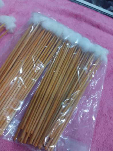 ] Bông Ngoáy Tai - cây bông ráy tai Bông ráy tai lông vịt chuyên dùng các tiệm tóc với chất liệu lông vịt sạch và gỗ hương hoàn toàn rất êm khi ráy tai.