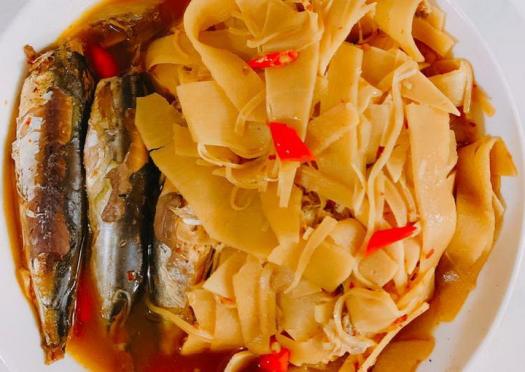 Cá khô kho thịt ba chỉ, Khô cá Nục không đầu đặc sản khô Cà Mau thịt săn chắc, thơm ngon, giàu dinh dưỡng hút chân không túi 1kg,  Thơm ngon, Ăn bao ghiền