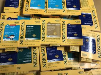 Kem Mỡ Neosporin 14.2g date 2024 lộn xộn màu