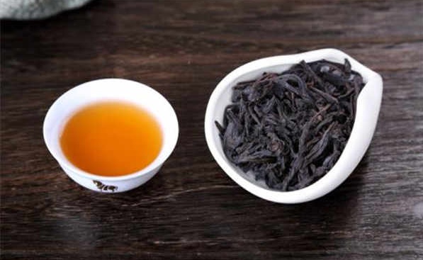 Trà Đại hồng bào hộp thiếc 100gram thơm ngon