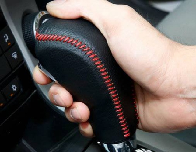 Bọc cần số và tay phanh Ô tô da thật xe Xpander bản at (số tự động)