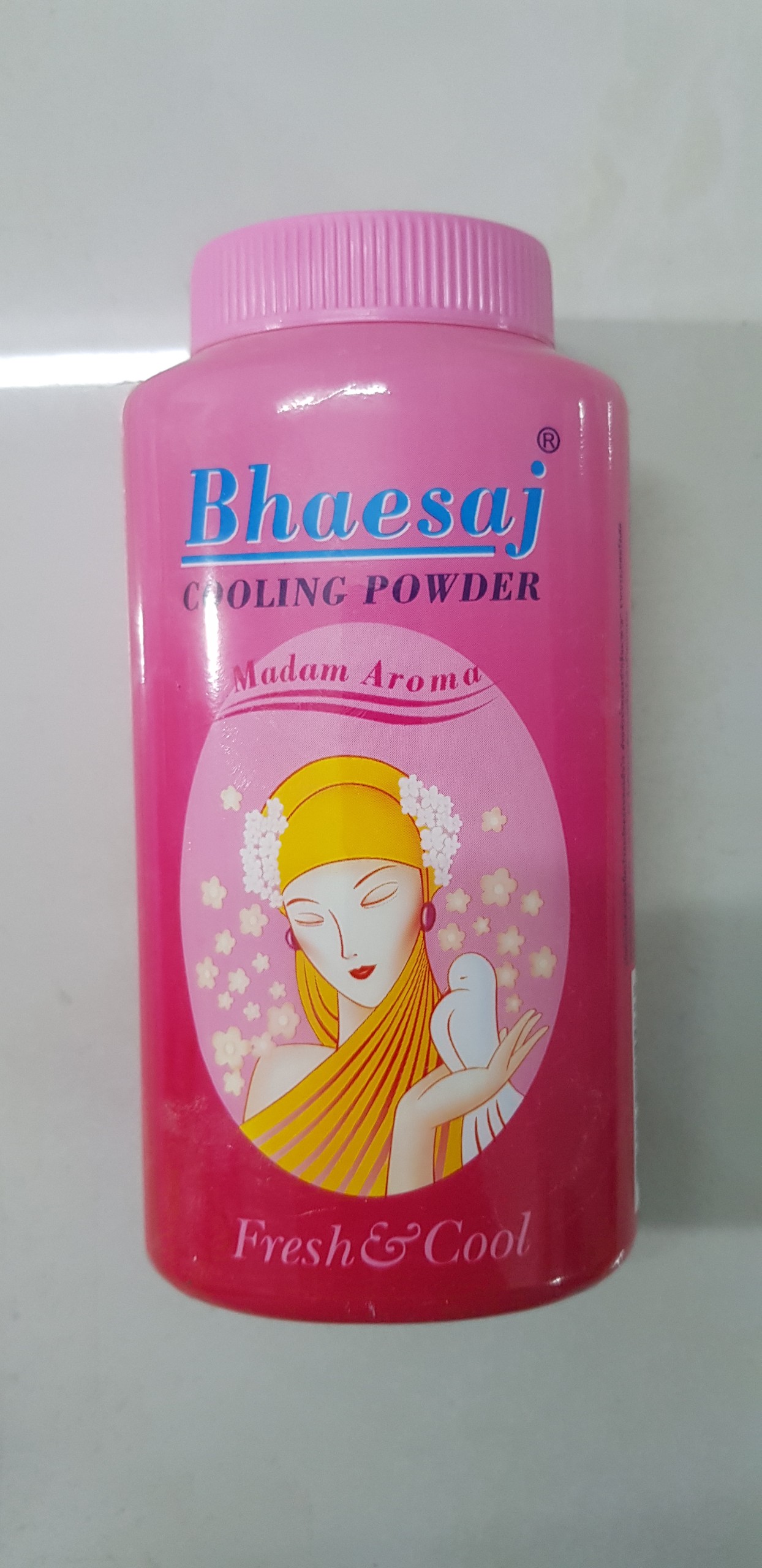 Phấn lạnh bồ câu Bhaesaj Thái Lan 50gr