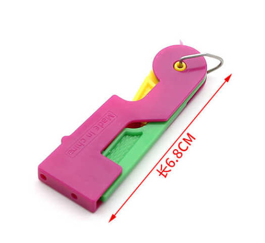 Dụng Cụ Xỏ Kim Chỉ Xâu Chỉ Vào Kim Trong Tic Tắc Tiện Lợi