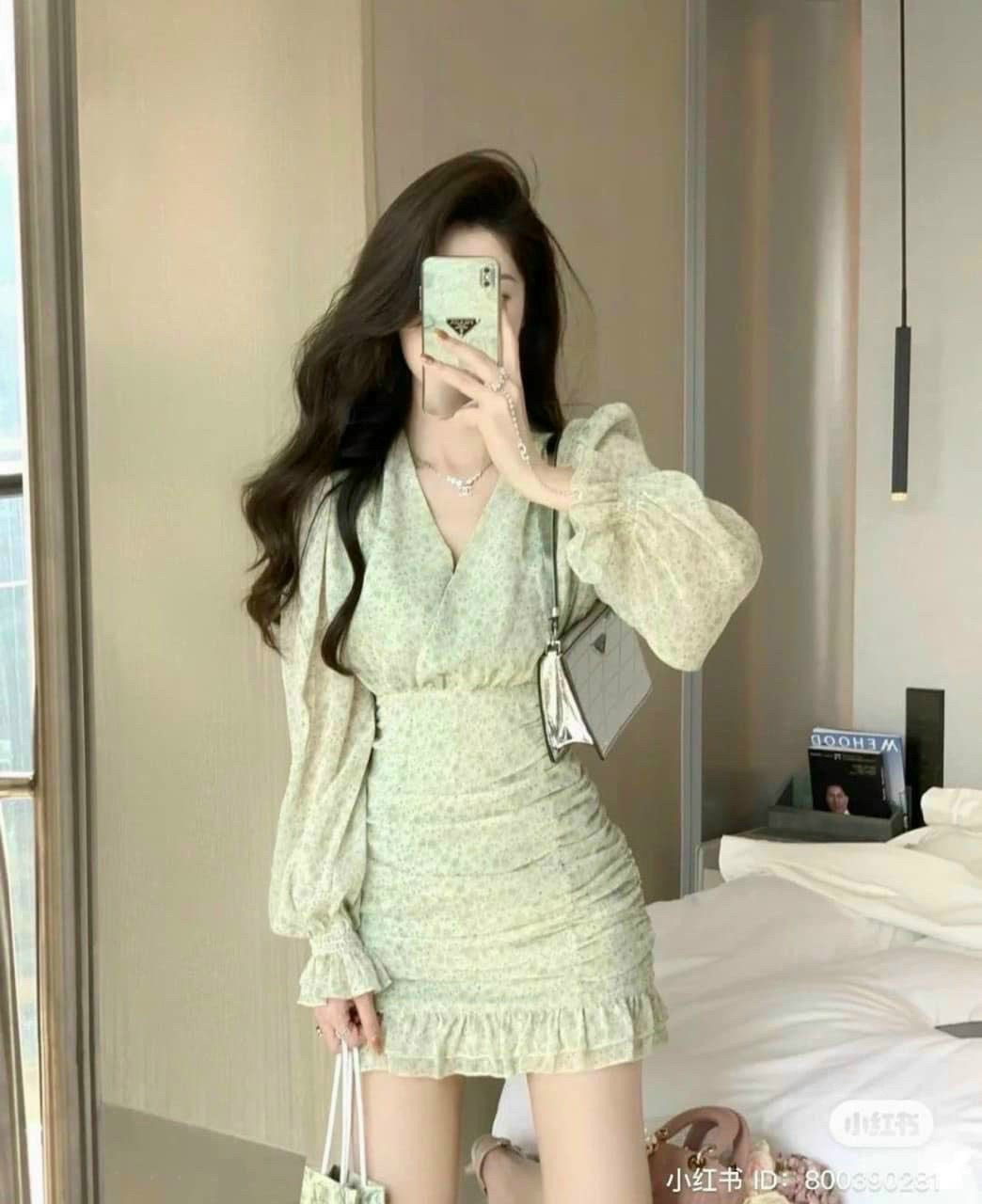 Đầm mini hoa nhí đắp chéo nhún chân bèo