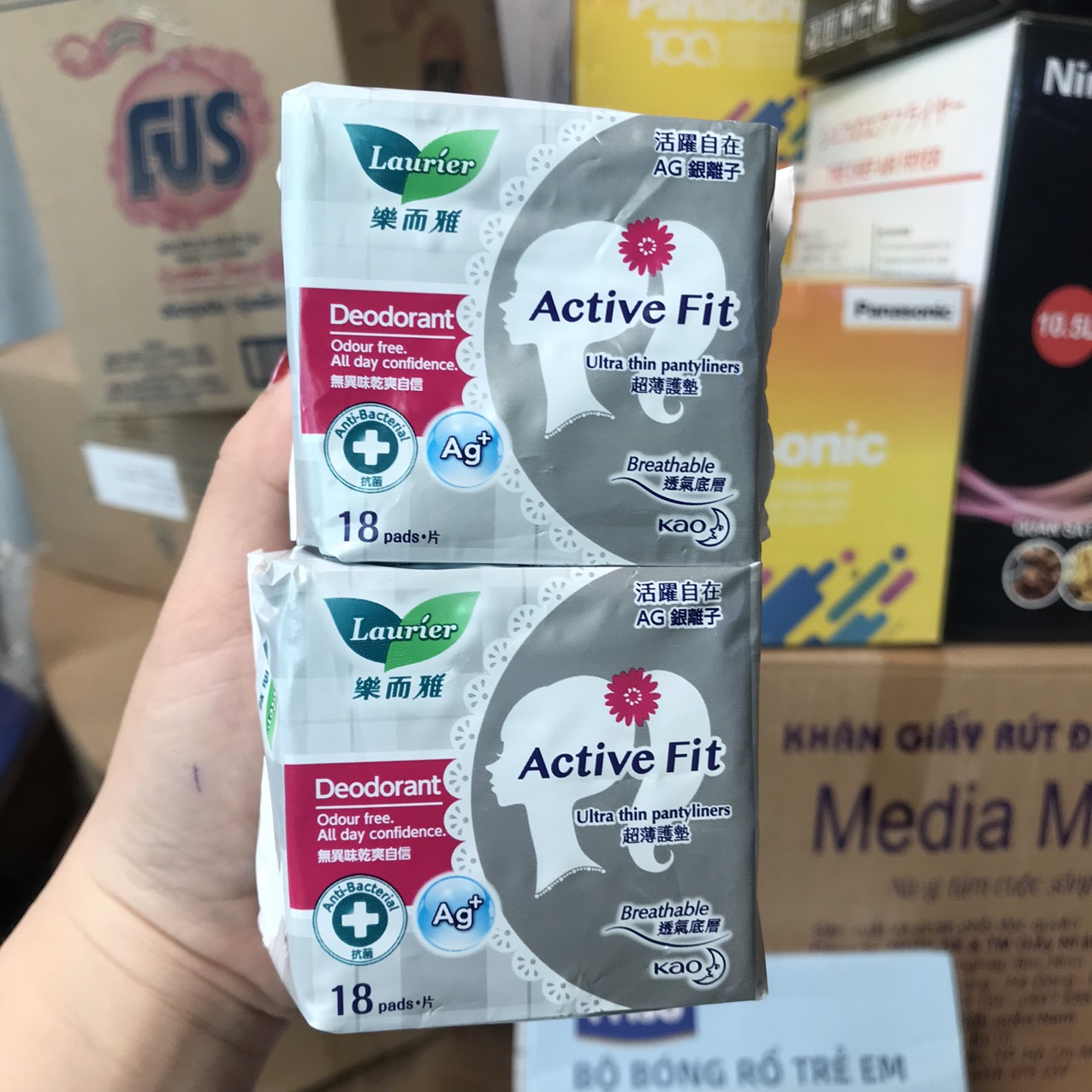 Combo 2 Gói Băng vệ sinh hằng ngày Laurier Active Fit Phân Tử Bạc 2 Tác Động - Màu xám