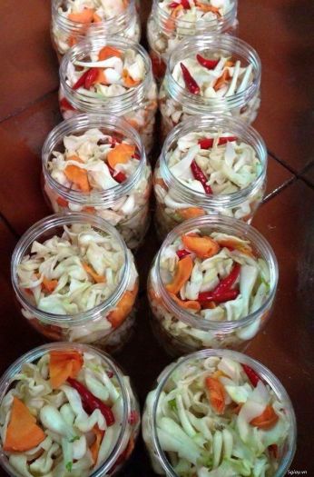 Dưa món củ kiệu 1kg, hành tím muối chua ngọt 500g và thịt ngâm mắm 1kg