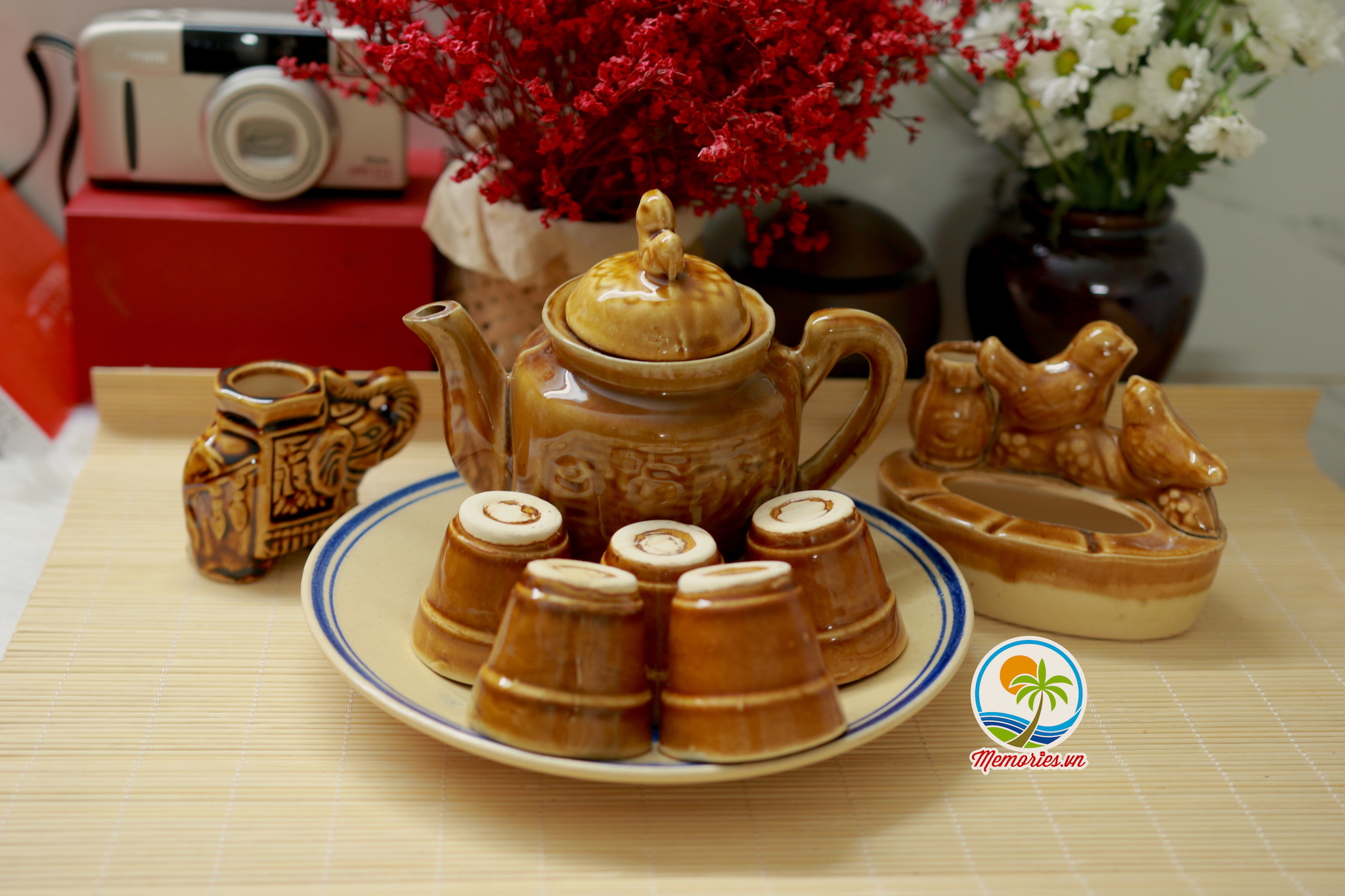 Bộ Ấm Trà Gốm Cổ Xưa 9 Món (1 Bình + 5 Ly +1 Dĩa Tròn +1 Gạt Tàn +1 Ống Đựng Tăm