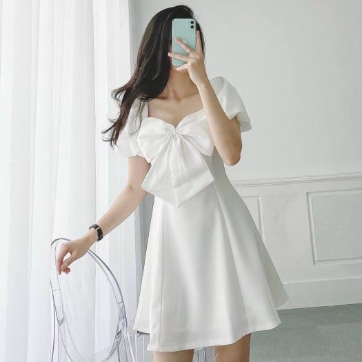 Diện váy trắng tinh khôi, Hoa hậu Đỗ Thị Hà được khen đẹp mong manh tựa  “nàng thơ”
