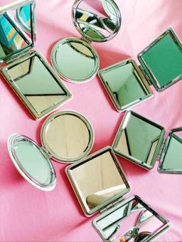 Gương 2 mặt mini cầm tay