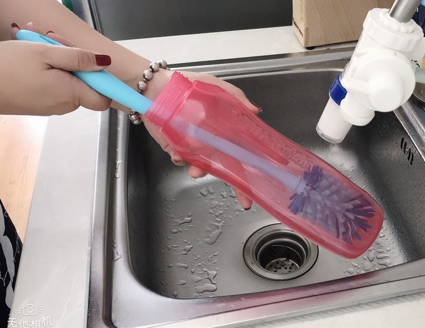 Bàn chải vệ sinh bình nước eco bottle brush tupperware chính hãng