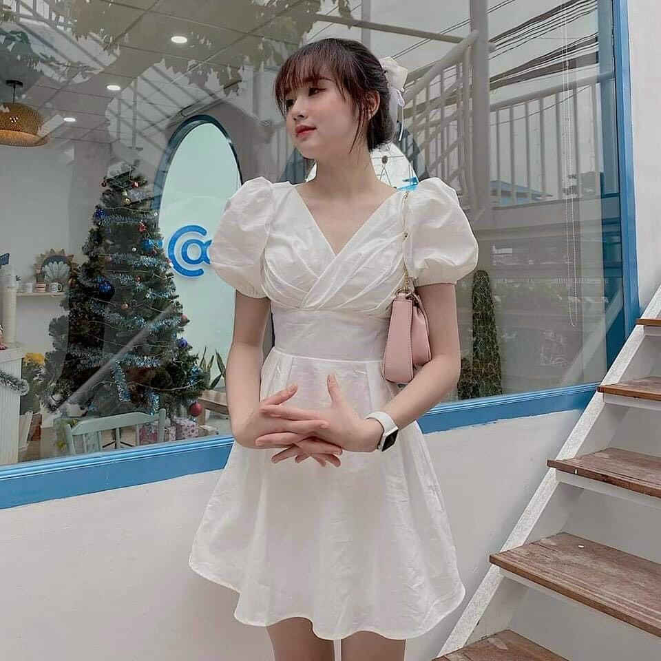 Váy body màu đen & đầm dự tiệc hở lưng chất lụa tay phồng cổ vuông hợp mốt , dây đan chéo lưng