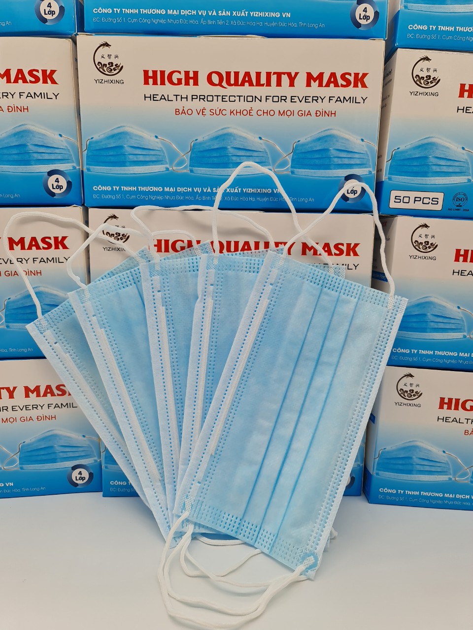 1 thùng khẩu trang y tế 4 lớp chất liệu giấy kháng khuẩn 99%, màu xanh, trắng