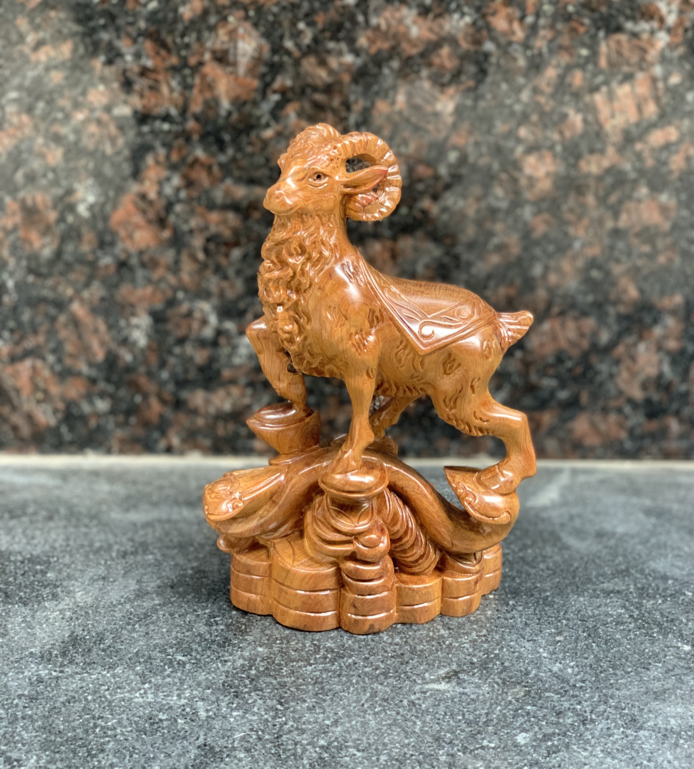 Tượng Dê gỗ bách xanh cao 20 cm