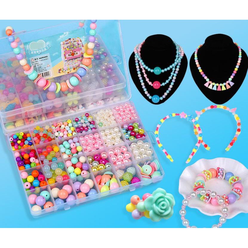 Hộp xâu vòng cho bé gái thỏa sức sáng tạo tự thiết kế những món trang sức phụ kiện cho mình như: băng đô cài tóc, vòng cổ, vòng tay, khuyên tai,... Bộ đồ chơi sâu vòng hạt nhựa nhiều màu sắc cho bé gái