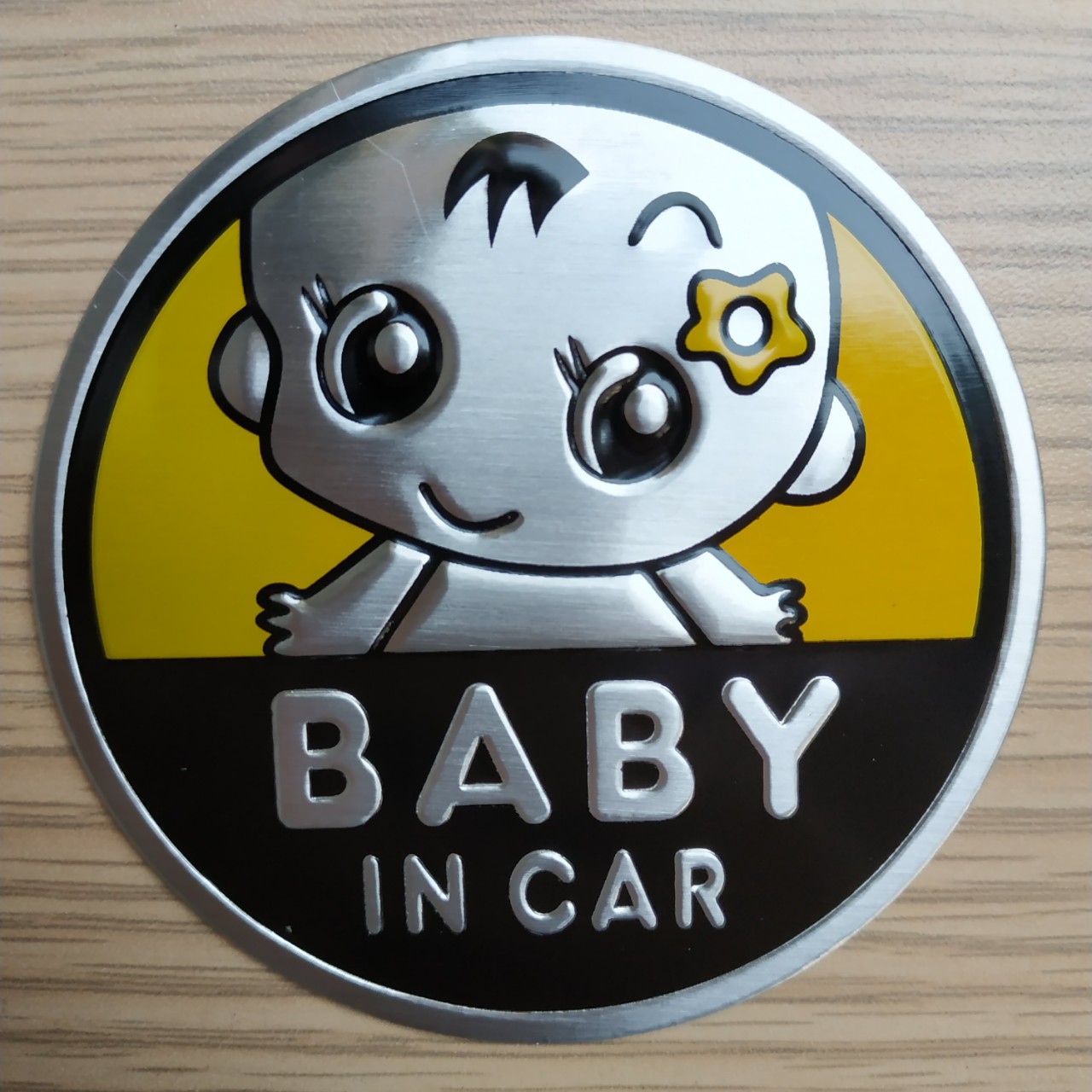 Tem nhôm Baby in car tròn 7.5cm màu Vàng