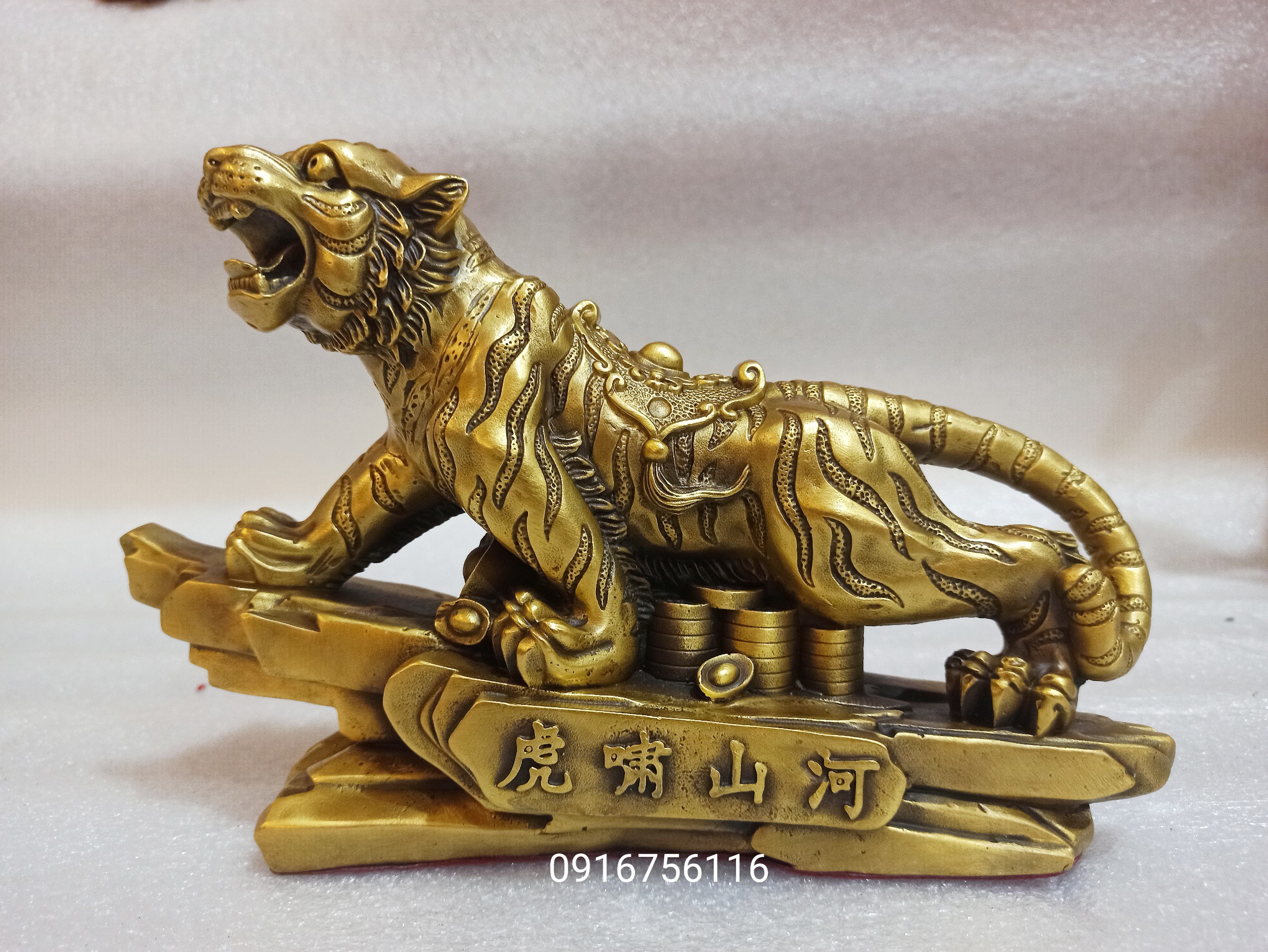 Tượng hổ bằng đồng thau bày bàn phong thủy, tượng hổ vạn sự như ý bằng đồng thau, quà tặng phong thủy, tượng đồng bày bàn