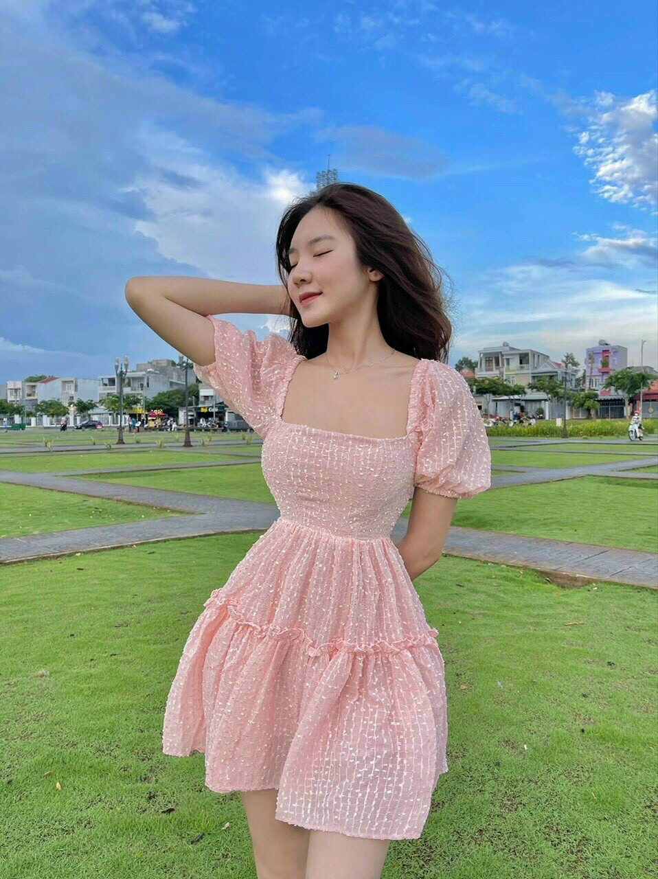 Đầm cổ vuông tay phồng
