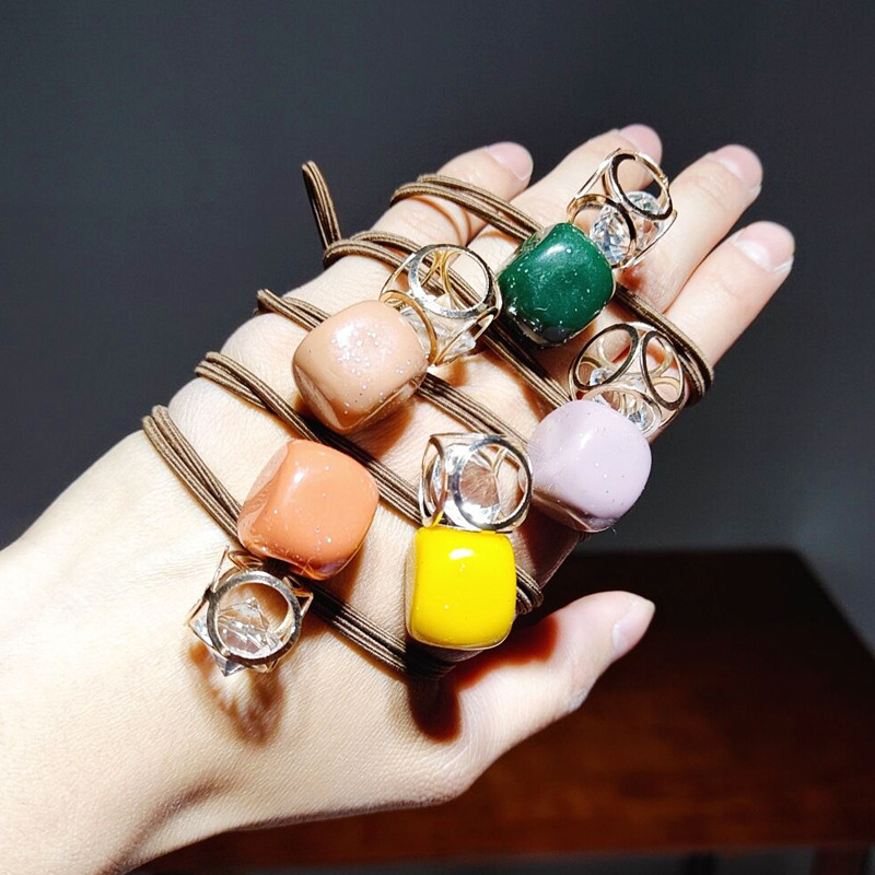 Cột tóc hột đá xí ngầu dễ thương