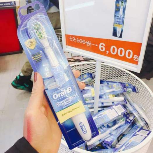 Bàn Chải Điện Oral B Cross Action Power