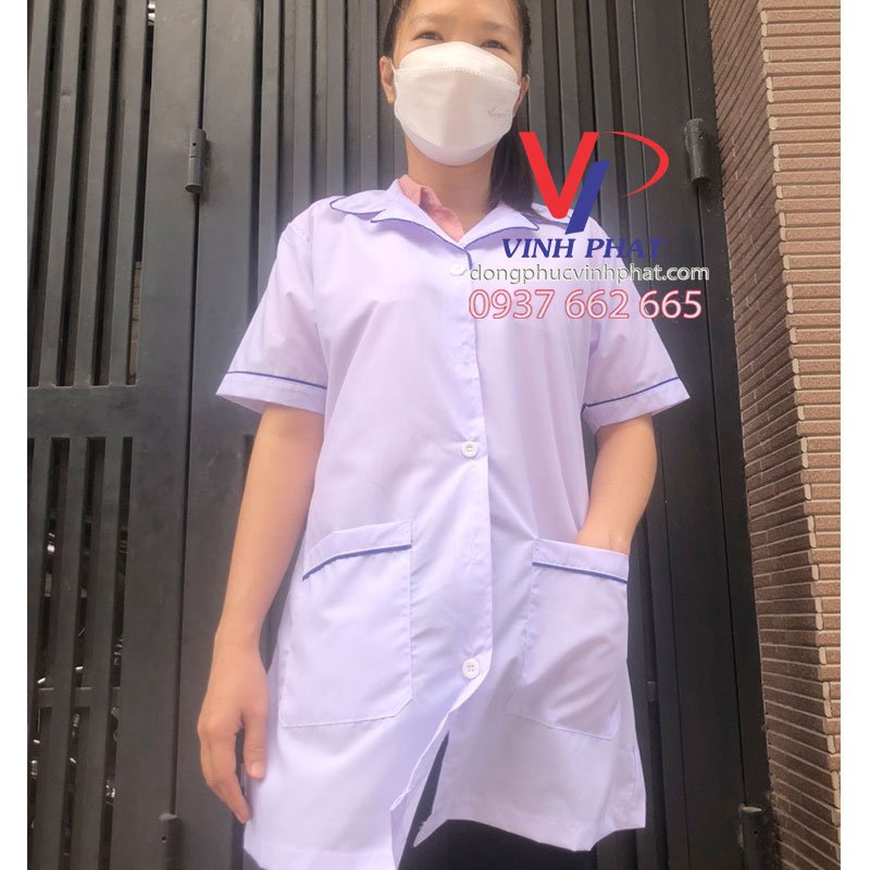 Áo Blouse Trắng Viền Xanh Nữ - Áo Blouse Ngắn Tay Điều Dưỡng, Y Tá, Dược Sĩ, Spa, Bác Sĩ