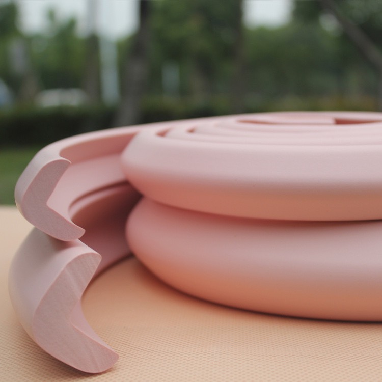 Cuộn bọc cạnh bàn bảo vệ bé yêu/ dây xốp bọc cạnh bàn góc bàn bảo vệ bé/ dây bọt biển bọc cạnh bàn 2m