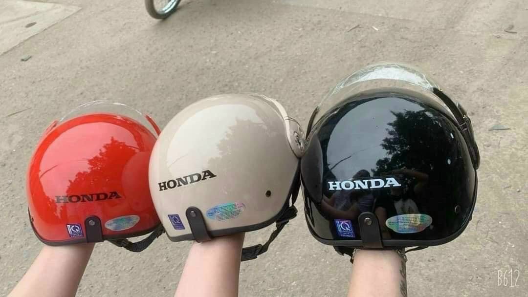 Mũ bảo hiểm Honda có kính chắn gió
