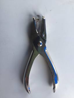 kìm bấm lỗ giấy hoặc vải dạ bấm 1 lỗ đơn làm thẻ học, giáo cụ dạy trẻ...