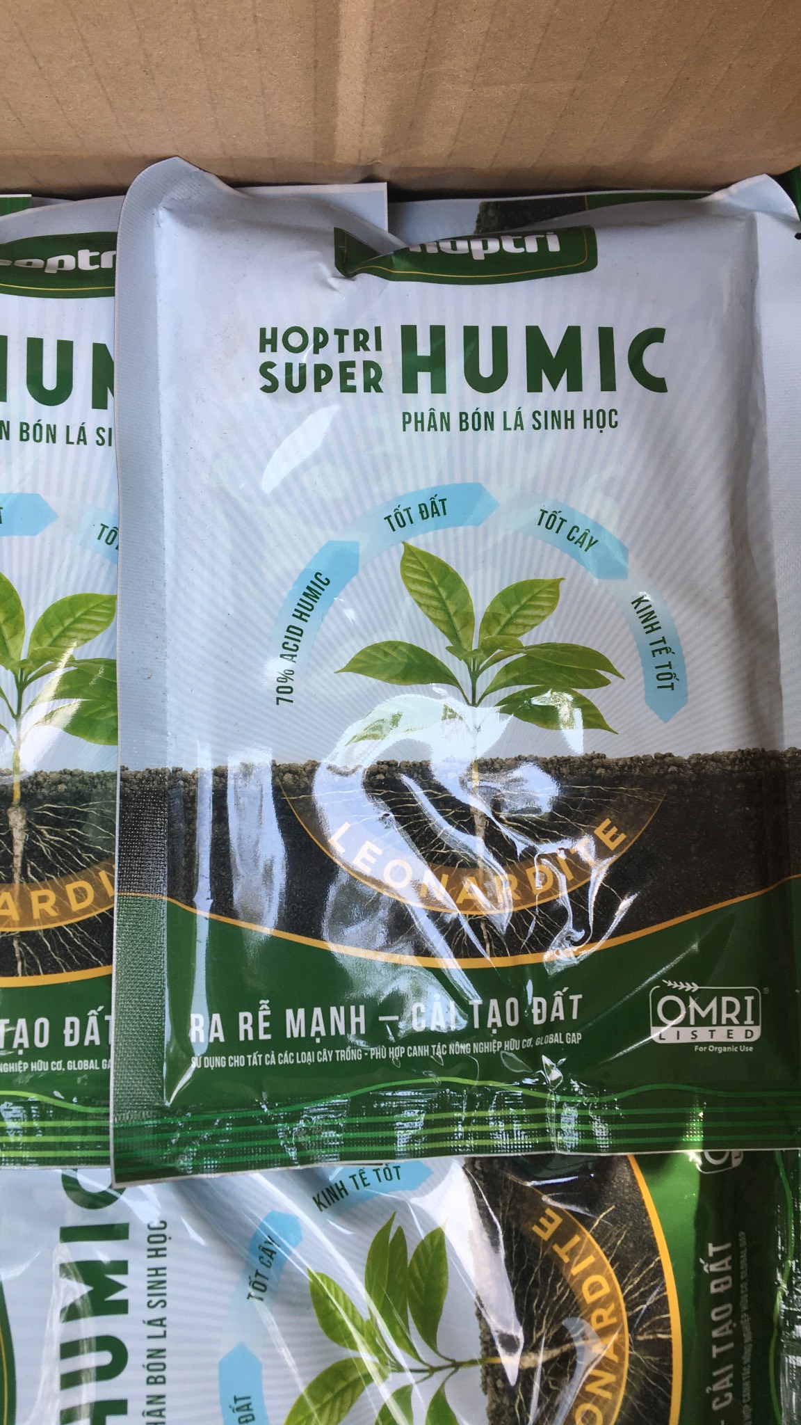 Phân bón Humic HỢP TRÍ SUPER HUMIC ra rễ cực mạnh gói 250gr