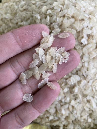 Cốm dẹp ?trắng loại to dày, ngon và thơm (cốm làng vòng món quà của tuổi thơ) - không màu