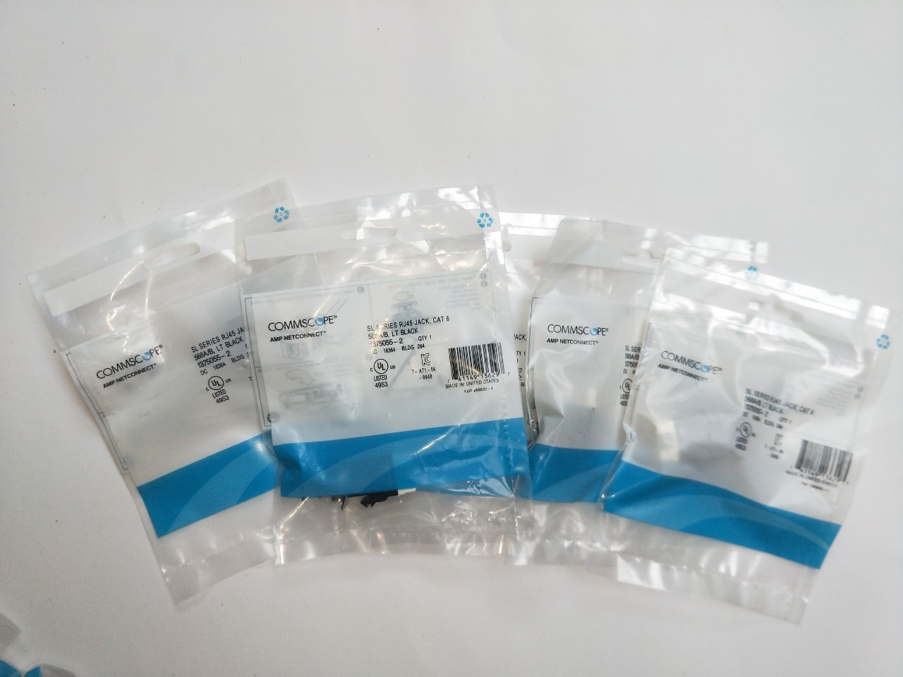 Nhân mạng âm tường cat6 amp commscope chính hãng
