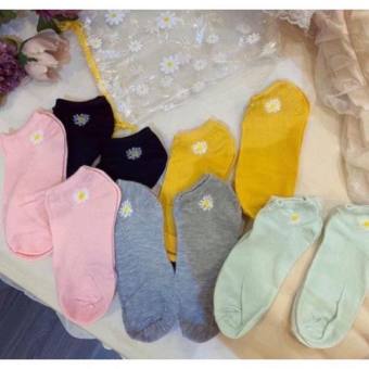 Tất hoa cúc chất mềm mịn, giữ ấm tốt