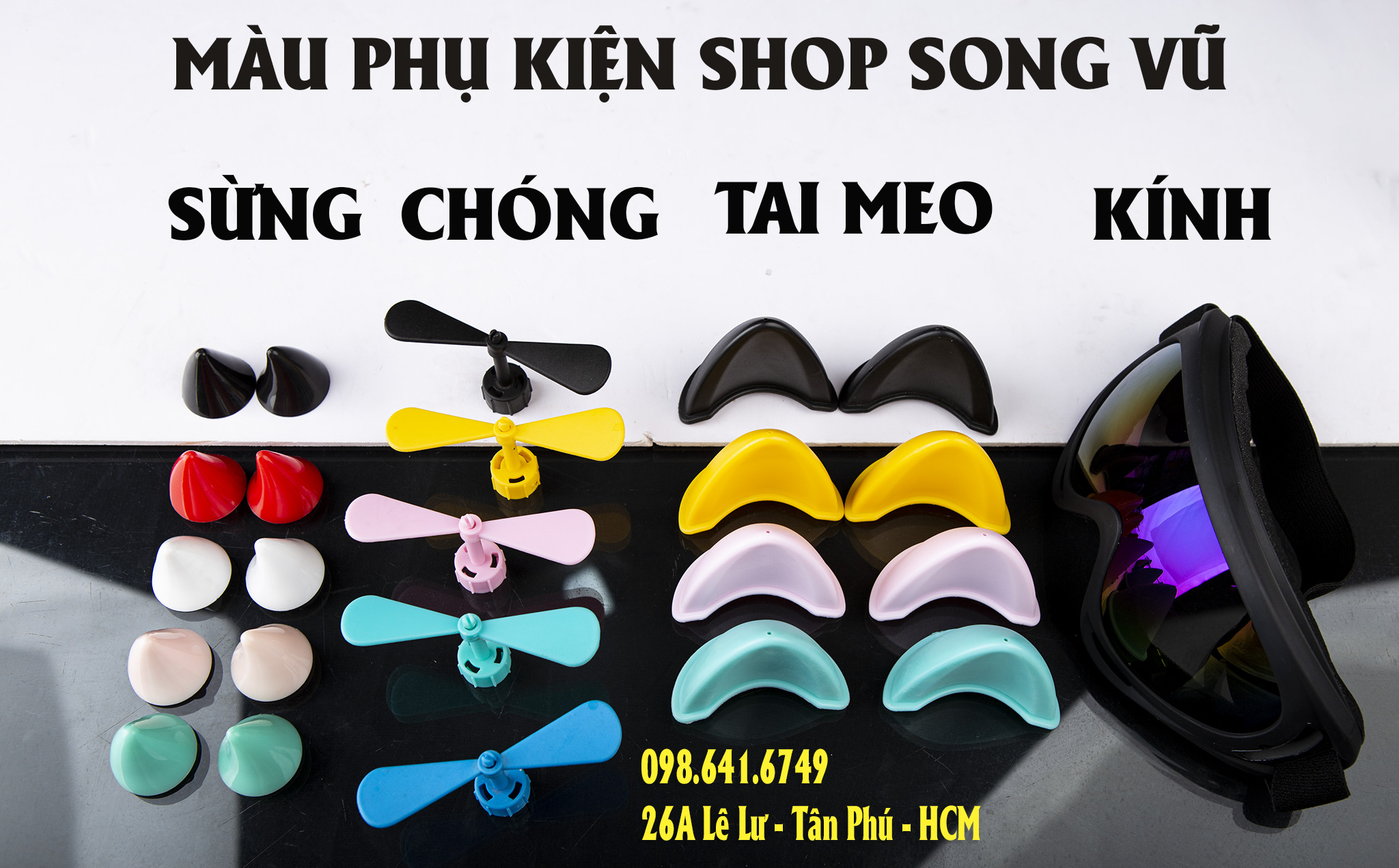 Tai mèo gắn nón bảo hiểm