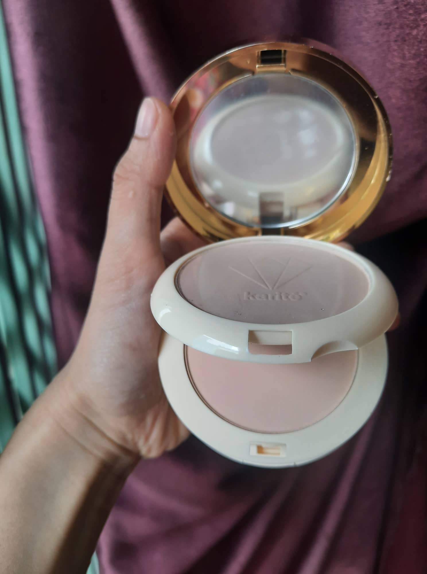 Phấn nền trang điểm 2 tầng nền nịn Karite Dazzle
