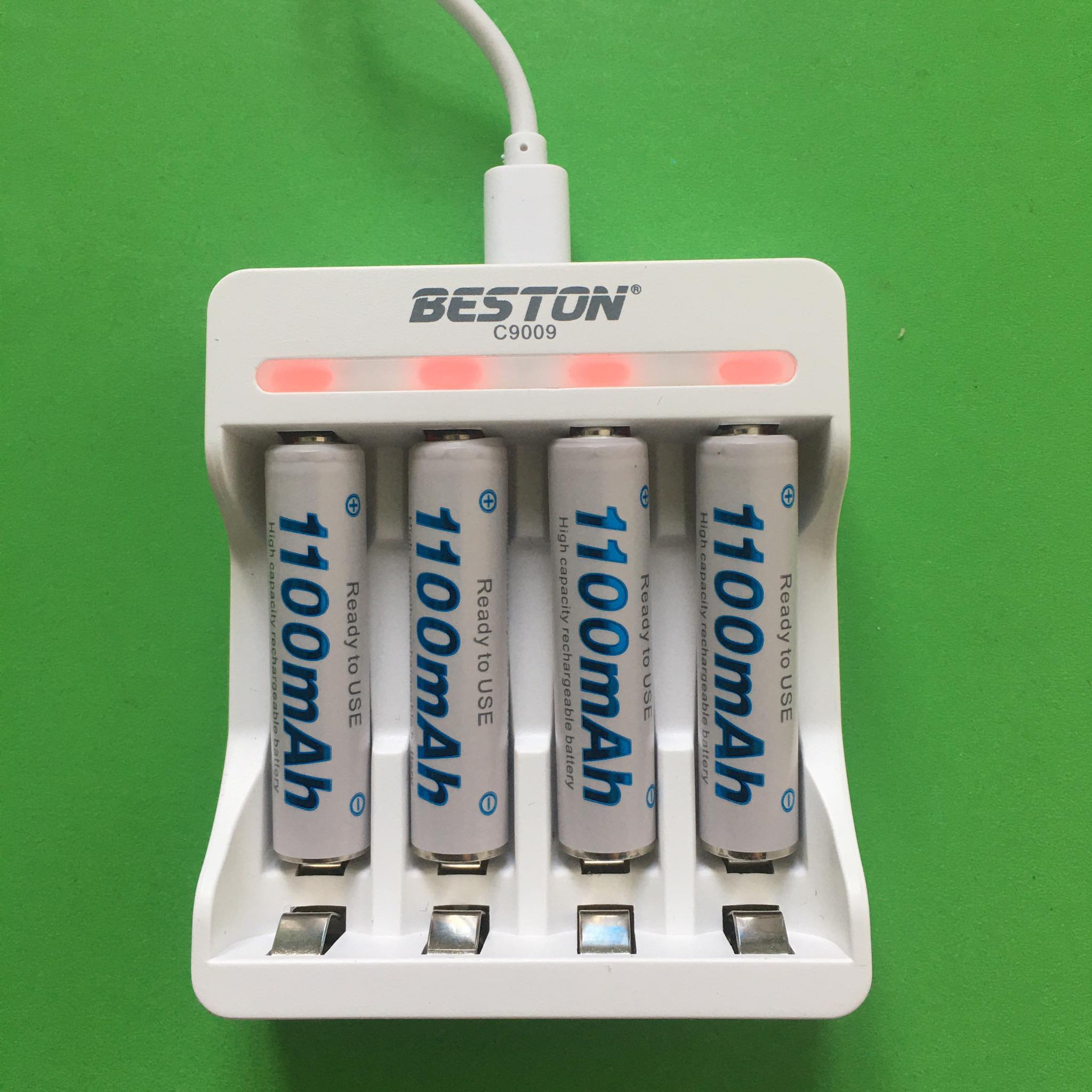 Bộ 4 pin sạc AAA Beston dung lượng cao 1100 mAh kèm sạc Beston C9009 Tự ngắt khi đầy Sạc Tốc Độ Cao Có Led báo trạng thái sạc riêng cho từng pin