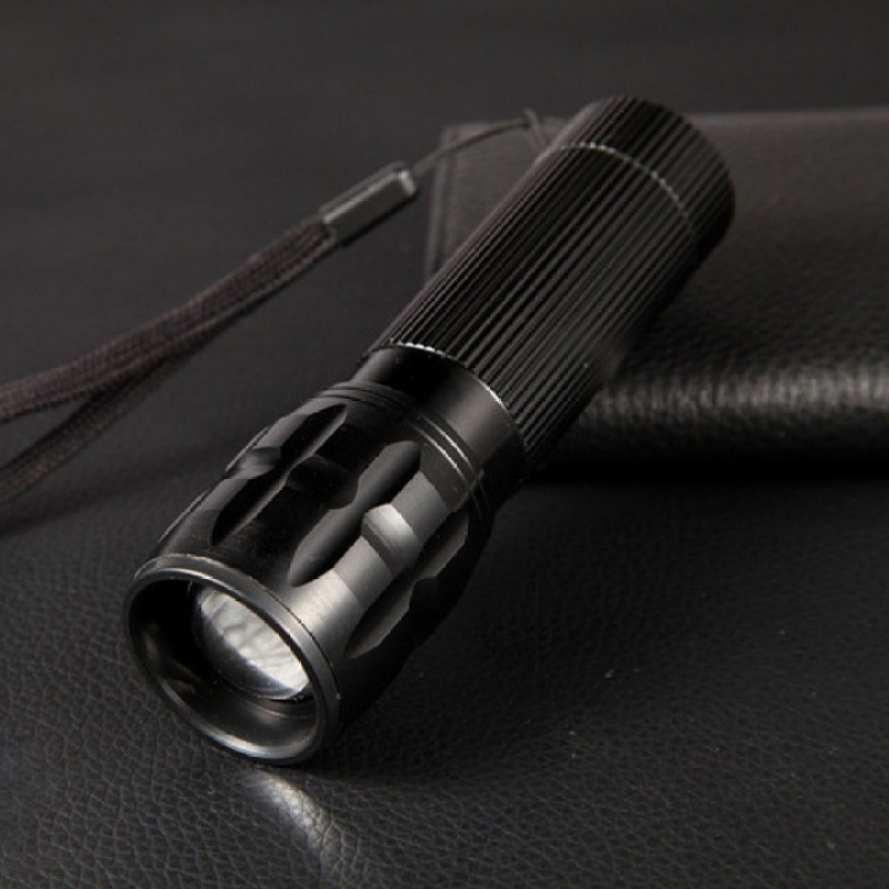 Đèn pin cầm tay siêu sáng x2000