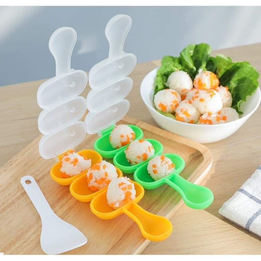 Khuôn lắc cơm nắm kèm thìa , dụng cụ lắc cơm, viên cơm nắm cho bé tập bốc