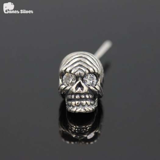 Bông Tai Nam, Khuyên Tai Nam, Bông tai Nam Đẹp, Khuyên tai Nam Đẹp, Bông Tai Bạc Nam Đầu Lâu Mắt Trắng Chất Liệu Bạc Thái Cao Cấp - Thương Hiệu Ganes Silver