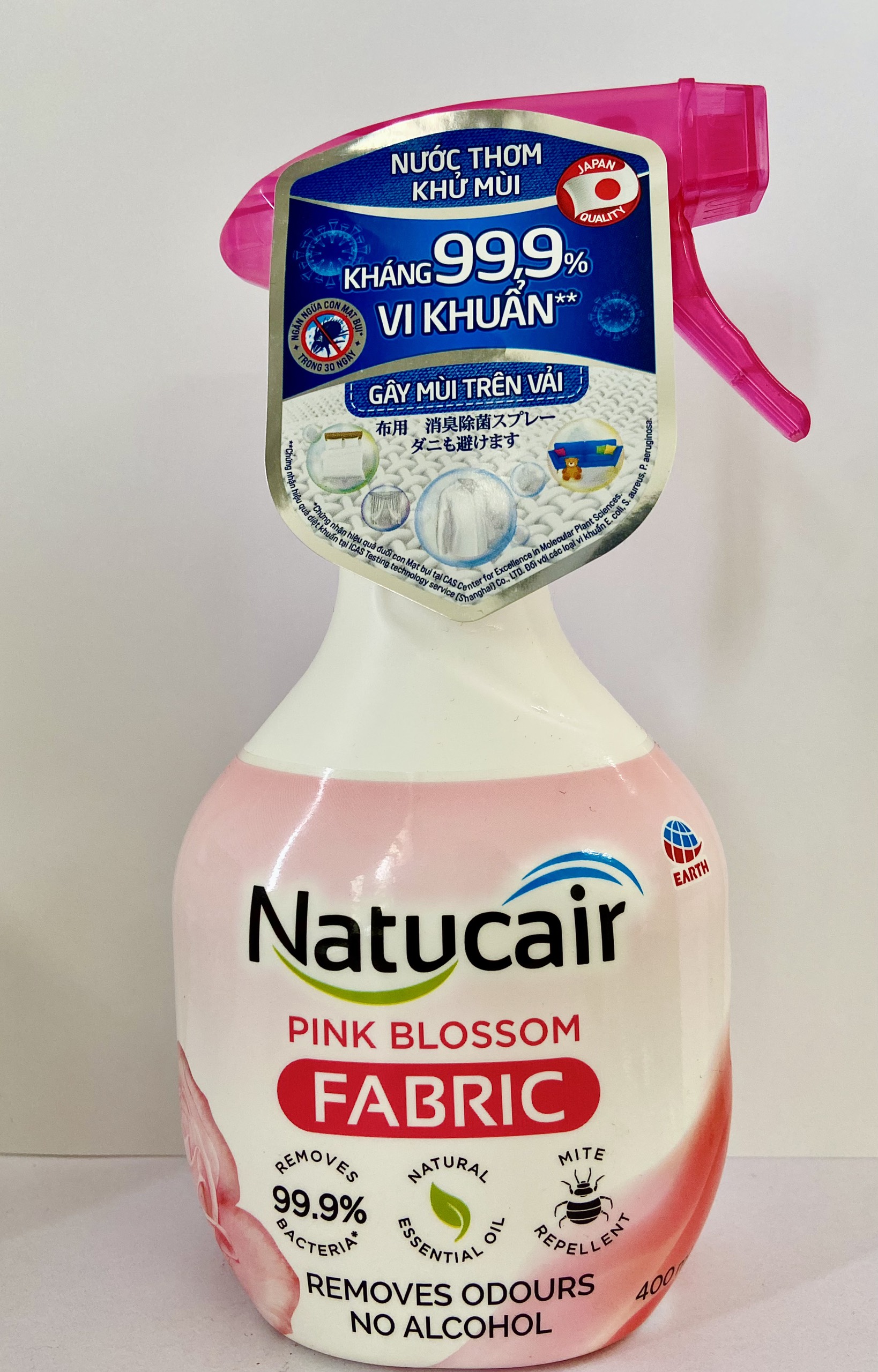 Nước thơm xịt vải khử mùi Natucair Pink Rose diệt mạt bụi vi khuẩn gây hại/ngứa cho da giúp nệm/vải/rèm/sofa luôn sạch thơm 400ml mùi hương nước hoa giữ mùi lâu giúp vải luôn sạch khuẩn thơm mát thân thiện với da tiện dụng