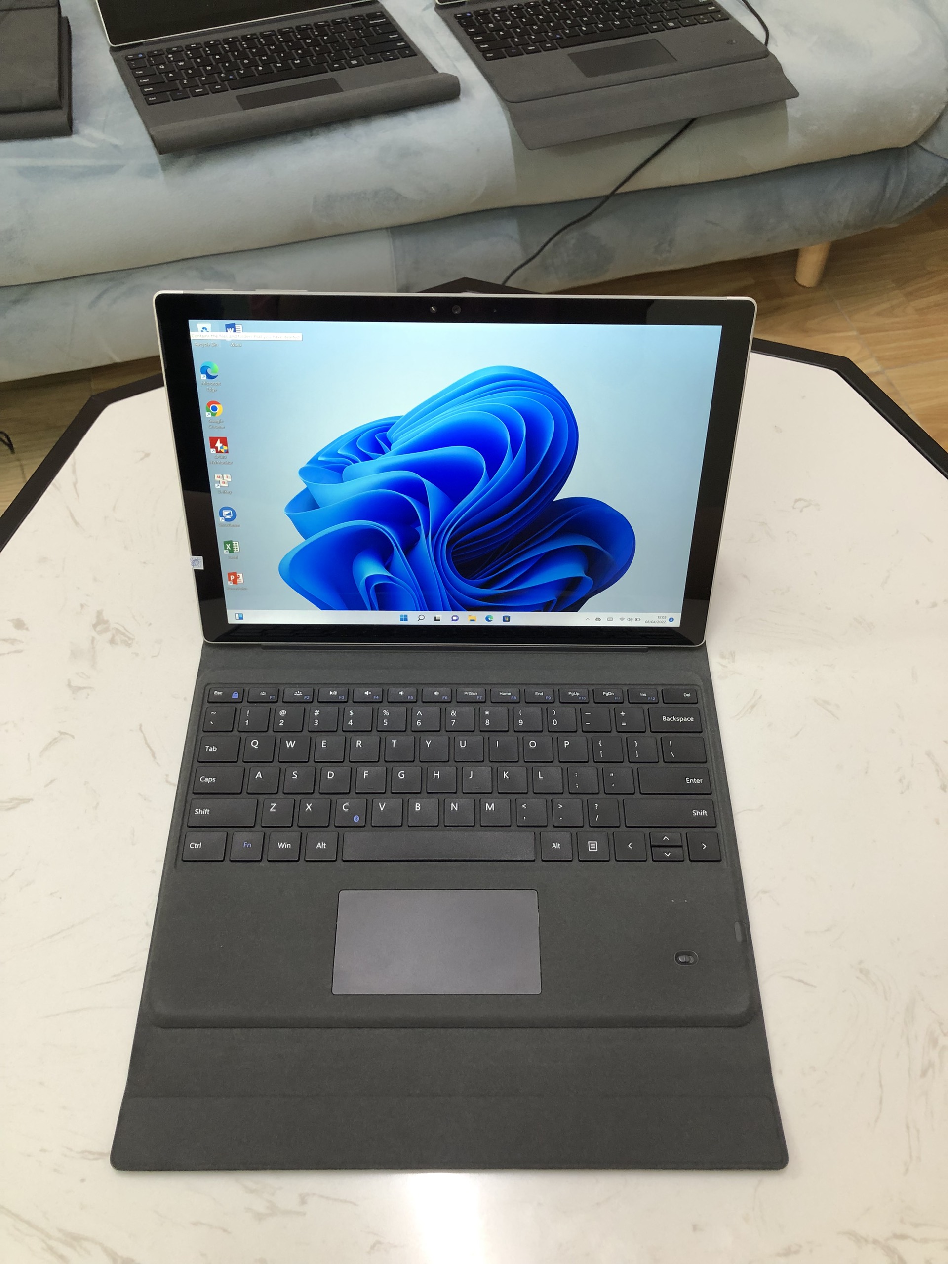 Surface pro 4 core m3 / 4gb/128gb