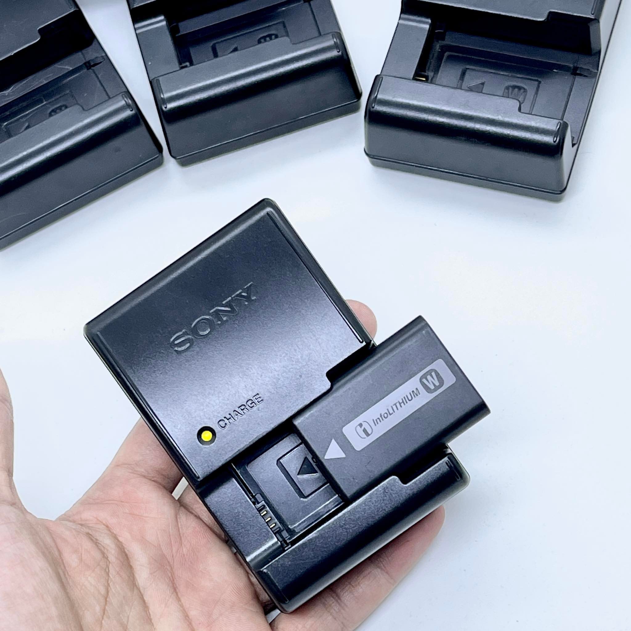 Sạc máy ảnh Sony cho Pin FW50 chính hãng tháo máy