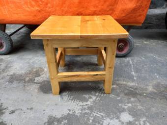 Ghế đẩu gỗ vuông lớn